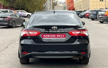 Toyota Camry, 2021 год, 1 900 000 рублей, 7 фотография