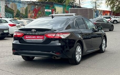 Toyota Camry, 2021 год, 1 900 000 рублей, 8 фотография