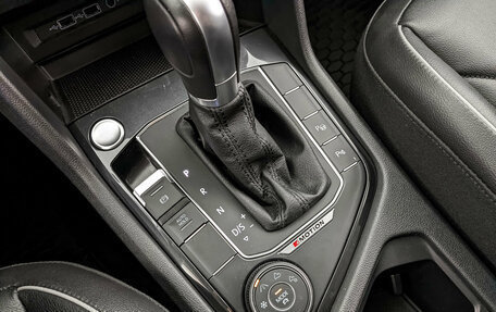 Volkswagen Tiguan II, 2018 год, 2 910 000 рублей, 21 фотография