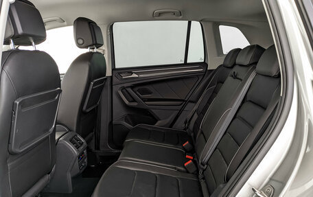 Volkswagen Tiguan II, 2018 год, 2 910 000 рублей, 18 фотография