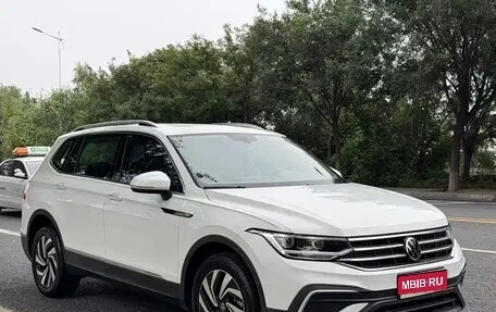 Volkswagen Tiguan II, 2023 год, 1 793 700 рублей, 1 фотография