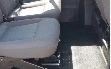 Volkswagen Caravelle T5, 2008 год, 1 499 000 рублей, 7 фотография