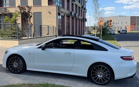 Mercedes-Benz E-Класс, 2017 год, 3 890 000 рублей, 4 фотография