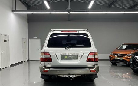 Toyota Land Cruiser 100 рестайлинг 2, 2005 год, 2 490 000 рублей, 4 фотография