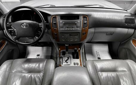 Toyota Land Cruiser 100 рестайлинг 2, 2005 год, 2 490 000 рублей, 10 фотография