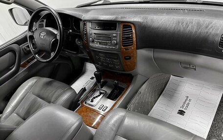 Toyota Land Cruiser 100 рестайлинг 2, 2005 год, 2 490 000 рублей, 13 фотография
