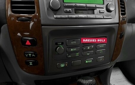 Toyota Land Cruiser 100 рестайлинг 2, 2005 год, 2 490 000 рублей, 17 фотография