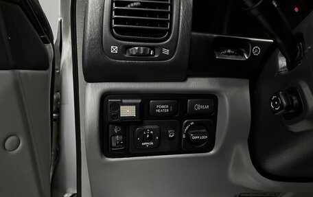Toyota Land Cruiser 100 рестайлинг 2, 2005 год, 2 490 000 рублей, 25 фотография