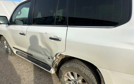 Toyota Land Cruiser 200, 2018 год, 4 900 000 рублей, 3 фотография