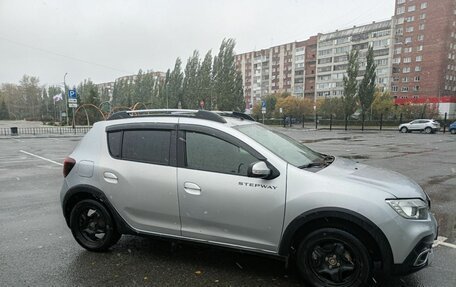 Renault Sandero II рестайлинг, 2021 год, 870 000 рублей, 2 фотография
