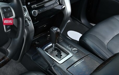 Toyota Land Cruiser 200, 2013 год, 3 199 000 рублей, 13 фотография
