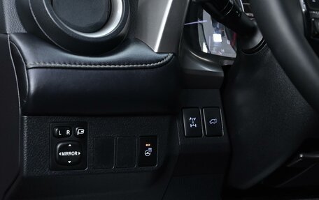 Toyota RAV4, 2017 год, 1 799 000 рублей, 8 фотография