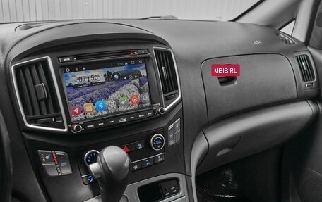 Hyundai Grand Starex Grand Starex I рестайлинг 2, 2017 год, 2 590 000 рублей, 13 фотография