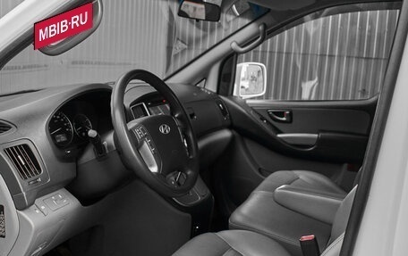 Hyundai Grand Starex Grand Starex I рестайлинг 2, 2017 год, 2 590 000 рублей, 8 фотография