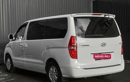 Hyundai Grand Starex Grand Starex I рестайлинг 2, 2017 год, 2 590 000 рублей, 4 фотография