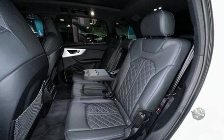 Audi Q7, 2022 год, 11 000 000 рублей, 16 фотография