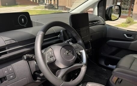 Hyundai Staria, 2021 год, 6 300 000 рублей, 4 фотография