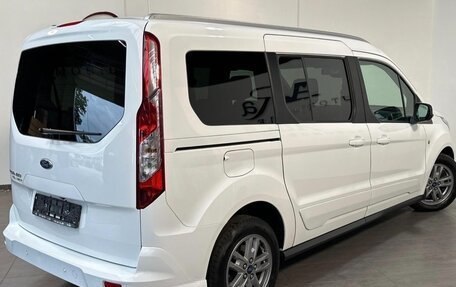 Ford Tourneo Connect II рестайлинг, 2022 год, 2 900 000 рублей, 2 фотография