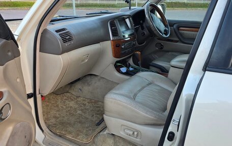 Toyota Land Cruiser 100 рестайлинг 2, 2004 год, 2 000 000 рублей, 13 фотография
