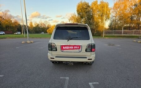 Toyota Land Cruiser 100 рестайлинг 2, 2004 год, 2 000 000 рублей, 7 фотография