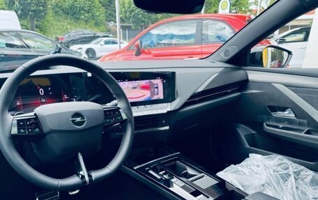 Opel Astra, 2023 год, 3 080 000 рублей, 9 фотография