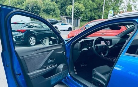 Opel Astra, 2023 год, 3 080 000 рублей, 13 фотография