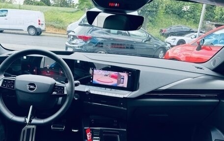Opel Astra, 2023 год, 3 080 000 рублей, 14 фотография