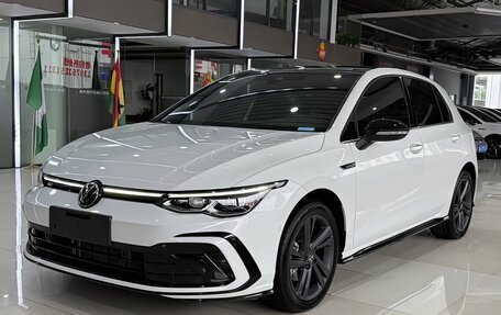 Volkswagen Golf VIII, 2023 год, 2 140 000 рублей, 1 фотография