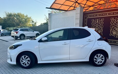 Toyota Yaris, 2021 год, 1 160 000 рублей, 5 фотография