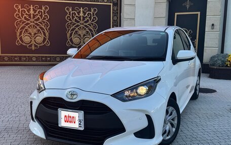 Toyota Yaris, 2021 год, 1 160 000 рублей, 3 фотография
