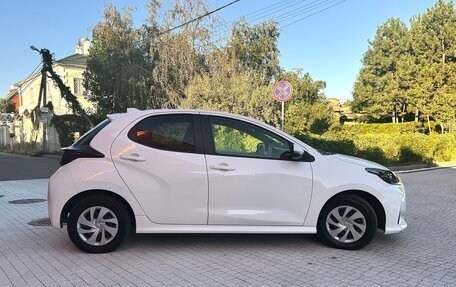 Toyota Yaris, 2021 год, 1 160 000 рублей, 8 фотография