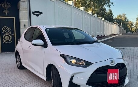 Toyota Yaris, 2021 год, 1 160 000 рублей, 2 фотография