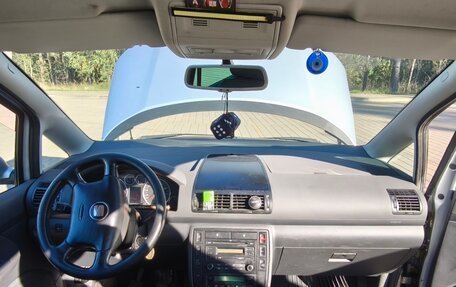 SEAT Alhambra II рестайлинг, 2009 год, 840 000 рублей, 1 фотография