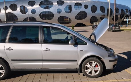 SEAT Alhambra II рестайлинг, 2009 год, 840 000 рублей, 3 фотография