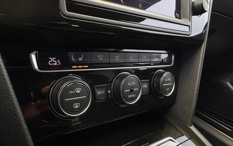 Volkswagen Passat B8 рестайлинг, 2017 год, 2 200 000 рублей, 22 фотография