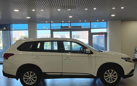 Mitsubishi Outlander III рестайлинг 3, 2017 год, 1 850 000 рублей, 8 фотография