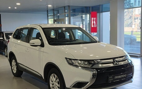 Mitsubishi Outlander III рестайлинг 3, 2017 год, 1 850 000 рублей, 7 фотография