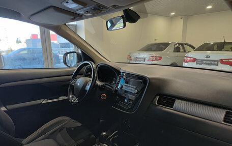 Mitsubishi Outlander III рестайлинг 3, 2017 год, 1 850 000 рублей, 15 фотография