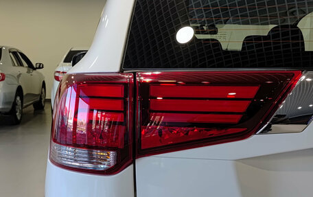 Mitsubishi Outlander III рестайлинг 3, 2017 год, 1 850 000 рублей, 13 фотография