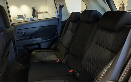 Mitsubishi Outlander III рестайлинг 3, 2017 год, 1 850 000 рублей, 16 фотография