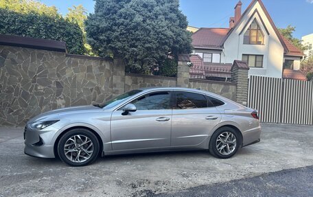Hyundai Sonata VIII, 2020 год, 2 250 000 рублей, 2 фотография