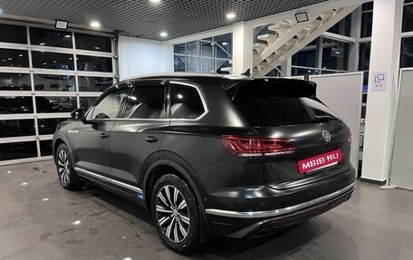 Volkswagen Touareg III, 2019 год, 4 999 000 рублей, 5 фотография