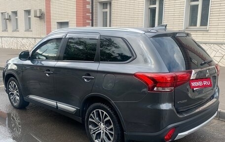 Mitsubishi Outlander III рестайлинг 3, 2018 год, 1 885 000 рублей, 2 фотография