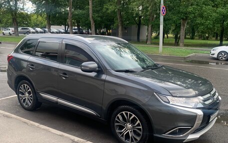 Mitsubishi Outlander III рестайлинг 3, 2018 год, 1 885 000 рублей, 6 фотография