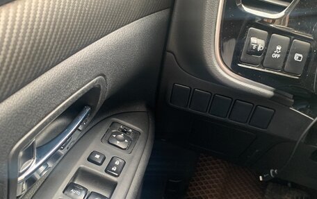 Mitsubishi Outlander III рестайлинг 3, 2018 год, 1 885 000 рублей, 13 фотография