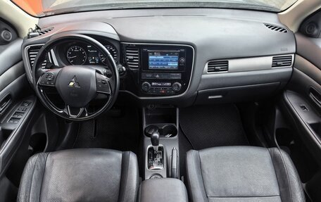 Mitsubishi Outlander III рестайлинг 3, 2015 год, 1 999 000 рублей, 6 фотография