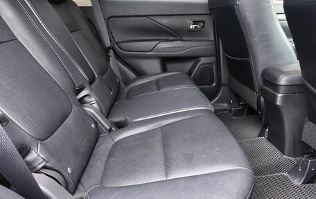 Mitsubishi Outlander III рестайлинг 3, 2015 год, 1 999 000 рублей, 10 фотография