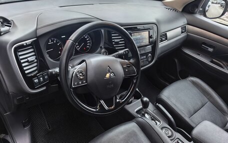 Mitsubishi Outlander III рестайлинг 3, 2015 год, 1 999 000 рублей, 5 фотография
