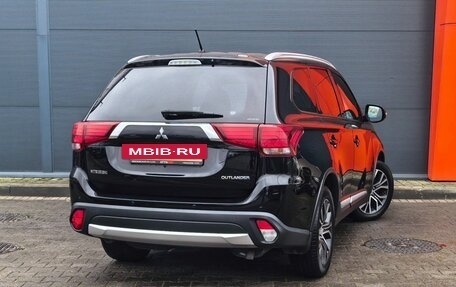 Mitsubishi Outlander III рестайлинг 3, 2015 год, 1 999 000 рублей, 4 фотография