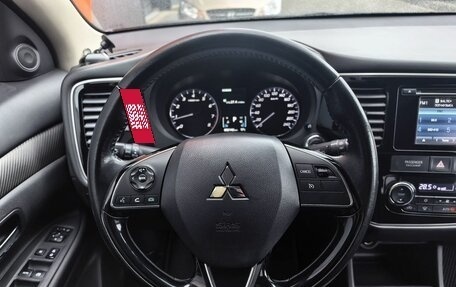 Mitsubishi Outlander III рестайлинг 3, 2015 год, 1 999 000 рублей, 7 фотография